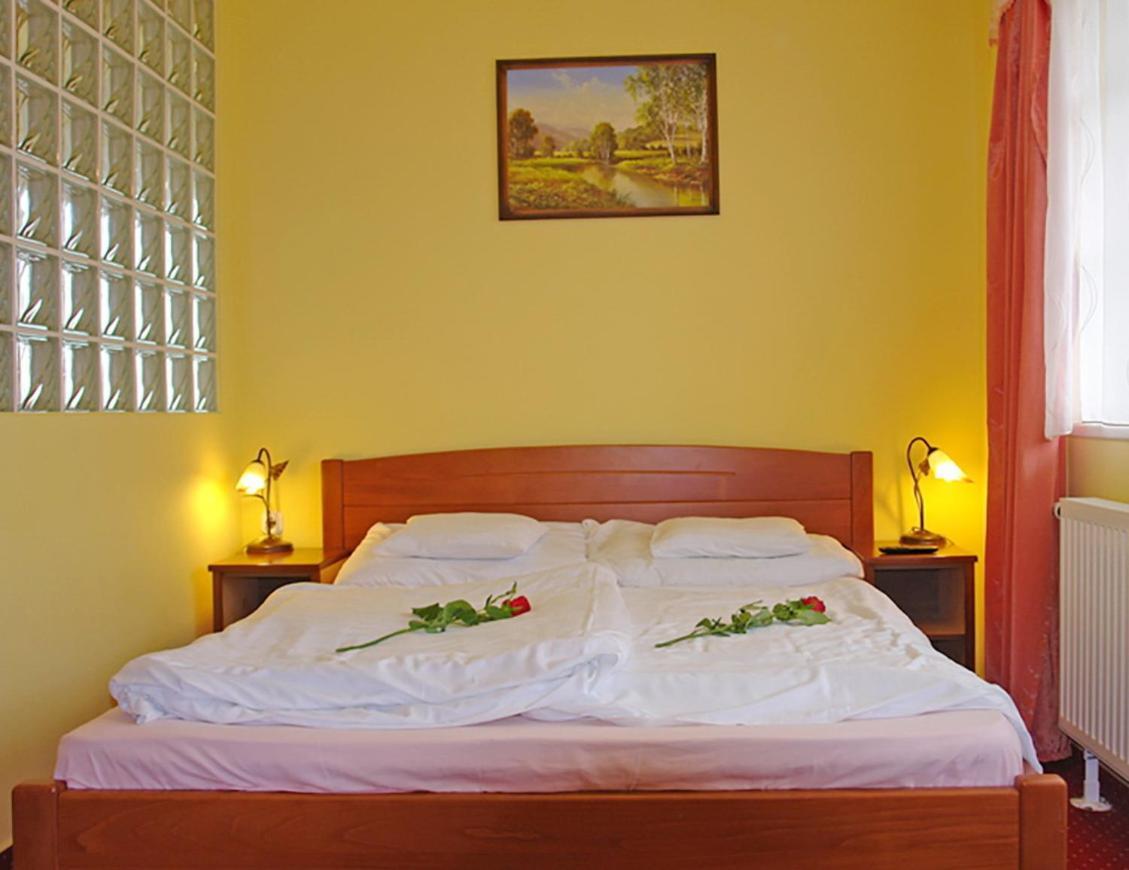 Holdlux Apartmanok Sarvar Exterior photo