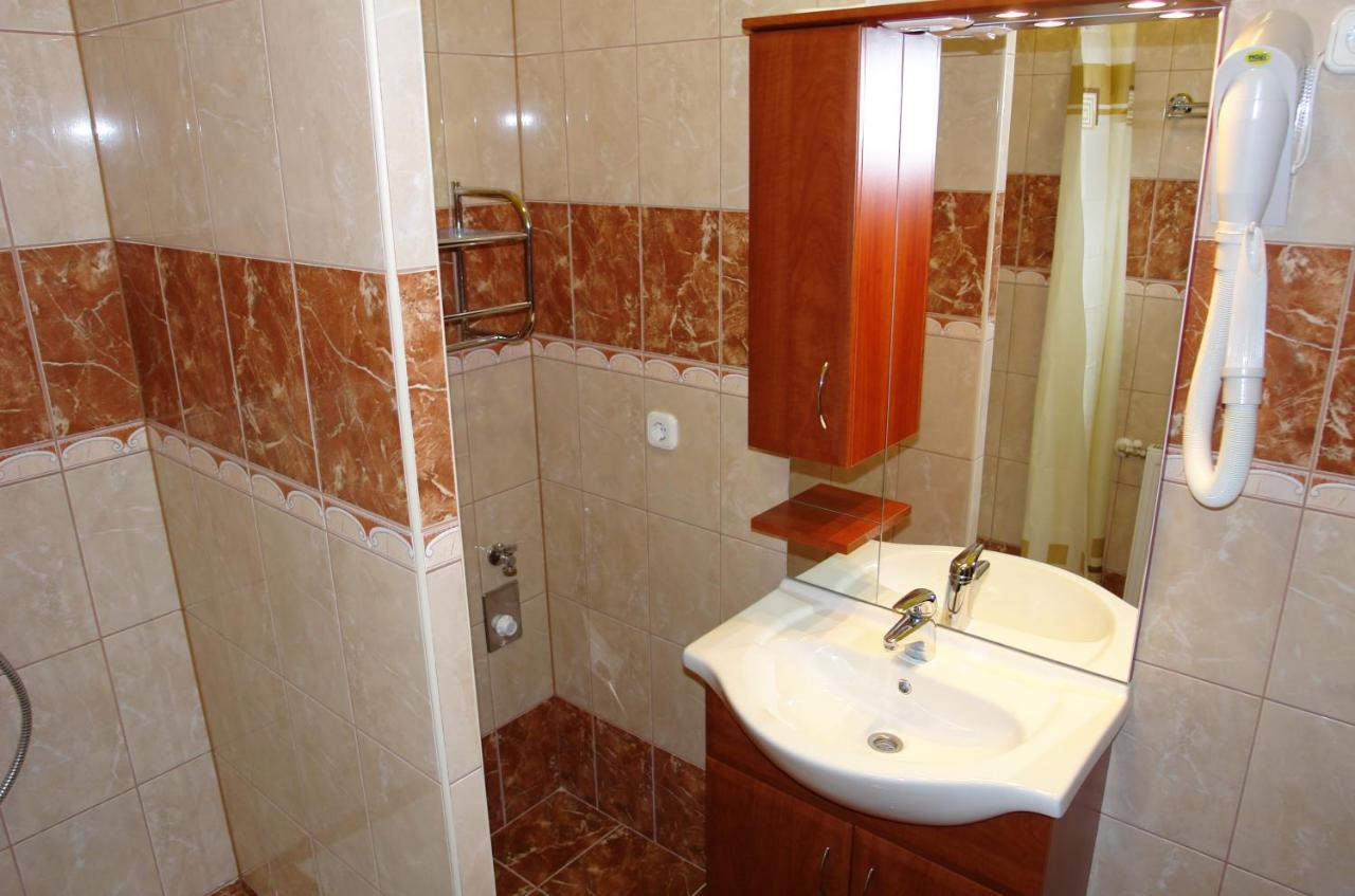 Holdlux Apartmanok Sarvar Exterior photo