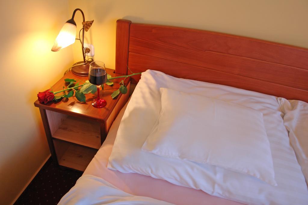Holdlux Apartmanok Sarvar Exterior photo