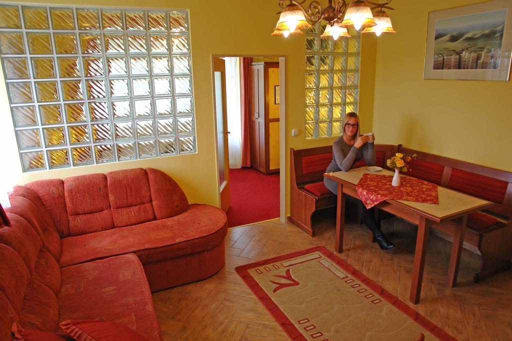 Holdlux Apartmanok Sarvar Exterior photo