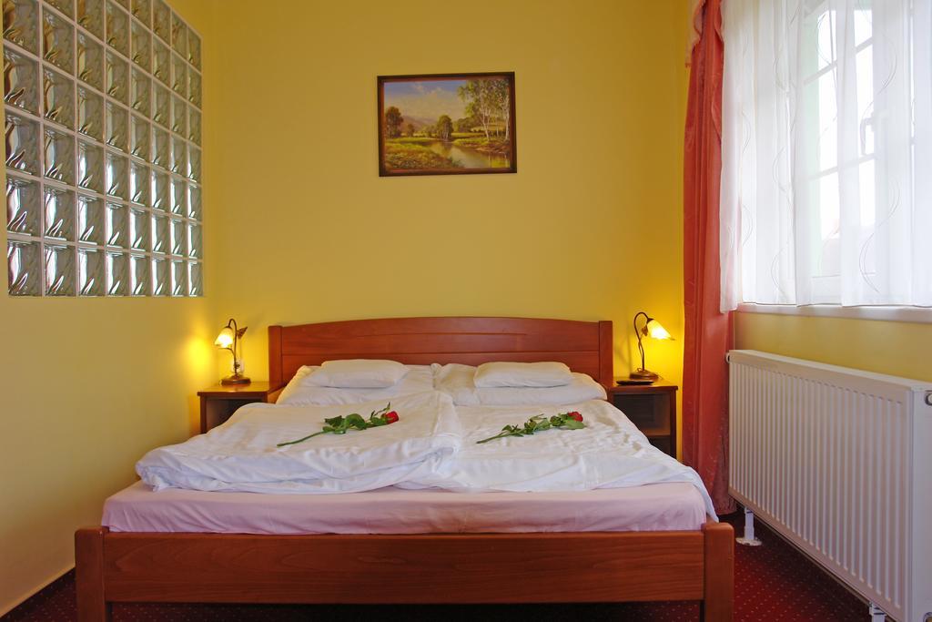 Holdlux Apartmanok Sarvar Exterior photo