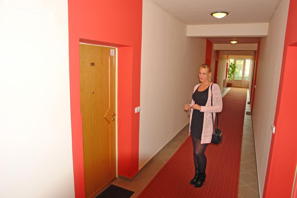 Holdlux Apartmanok Sarvar Exterior photo